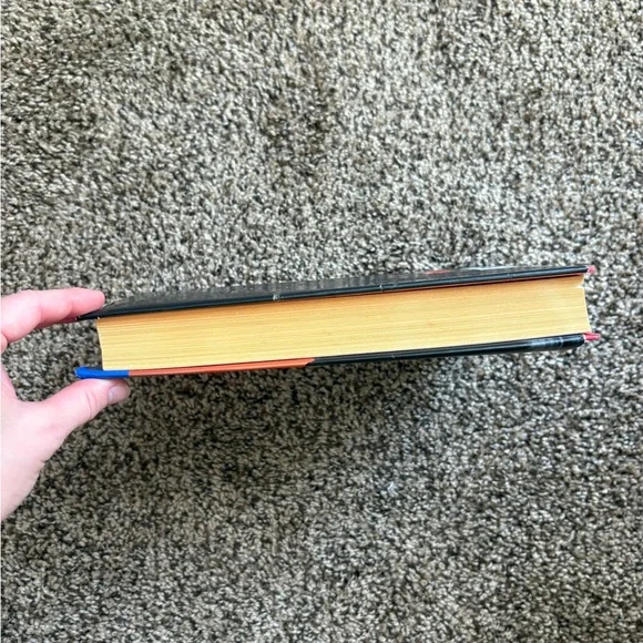 The Only One Left Riley Sager Hardcover thriller book - Picture 4 of 5